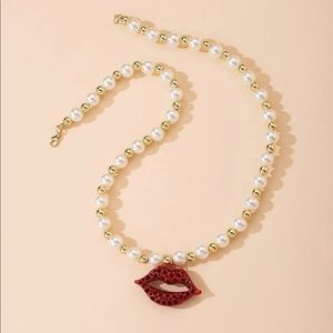 *Tiffany* Pearl Lip Necklace